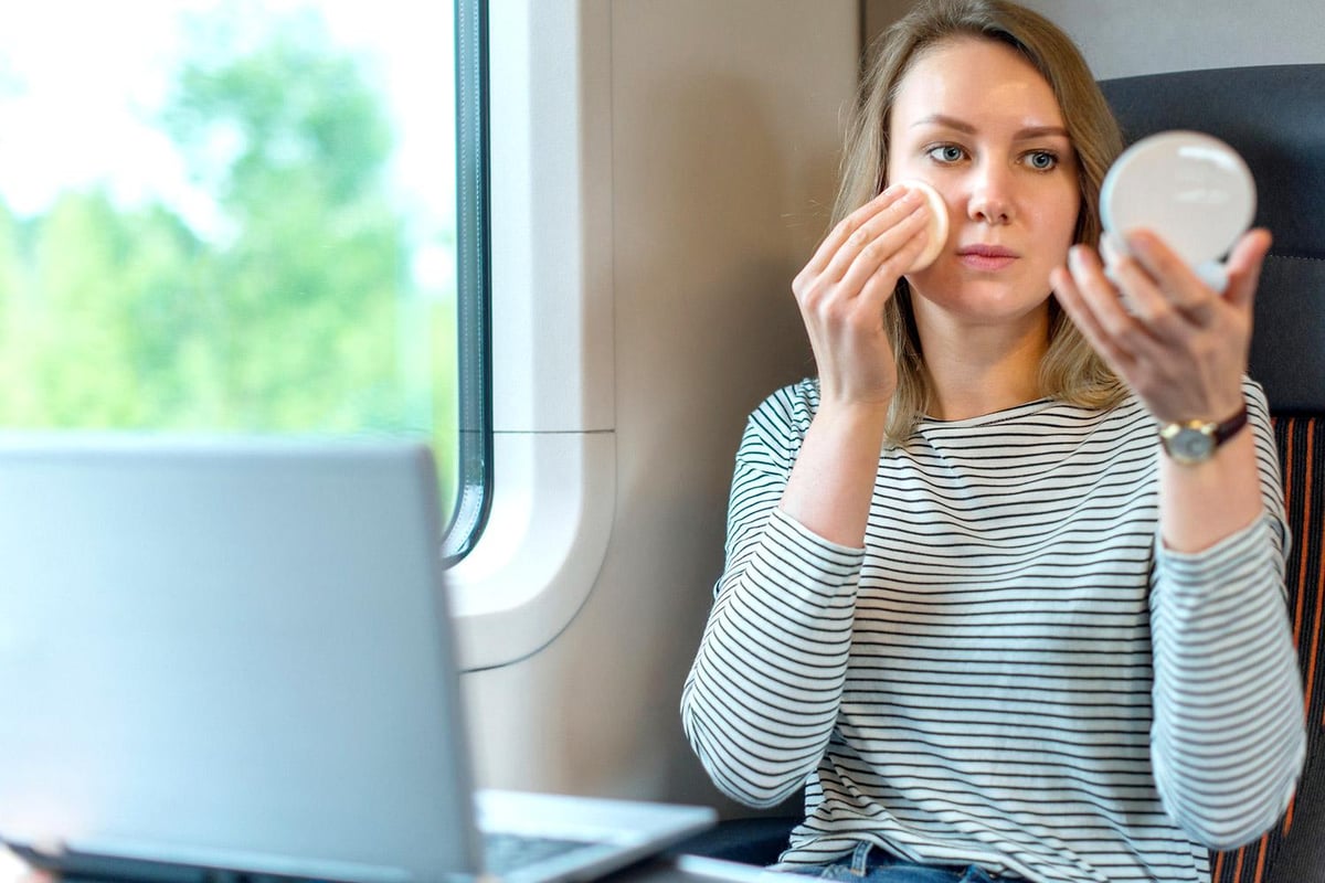 Make-up on the tube: the easy speedy tutorial for make-up on the move | London Evening Standard