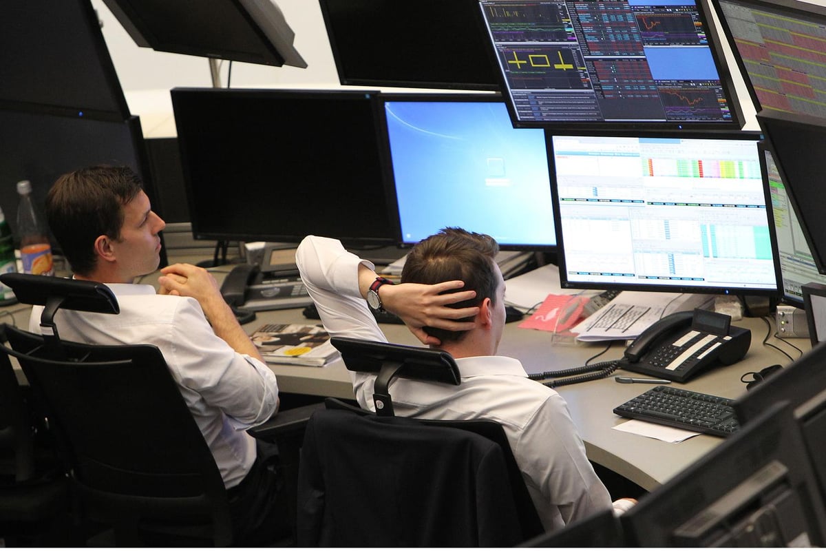 The pound's 'flash crash' sparks a stampede from bonds | London Evening Standard
