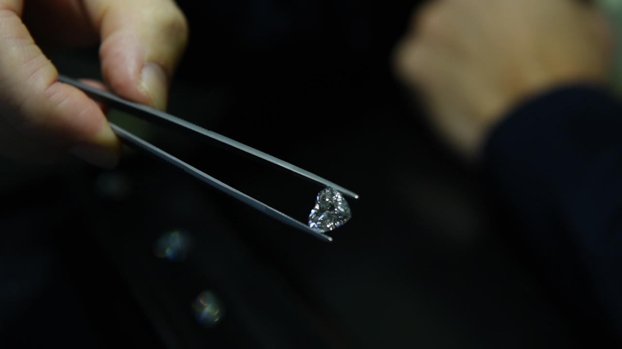 How to choose the perfect diamond engagement ring