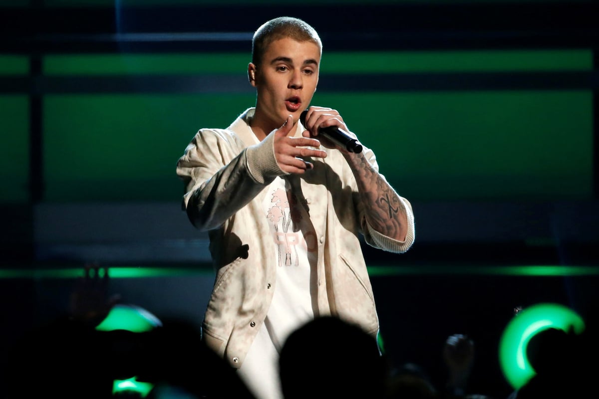 Justin Bieber refuses fan selfie with 'terrible attitude' as he enjoys night out in Dublin | London Evening Standard