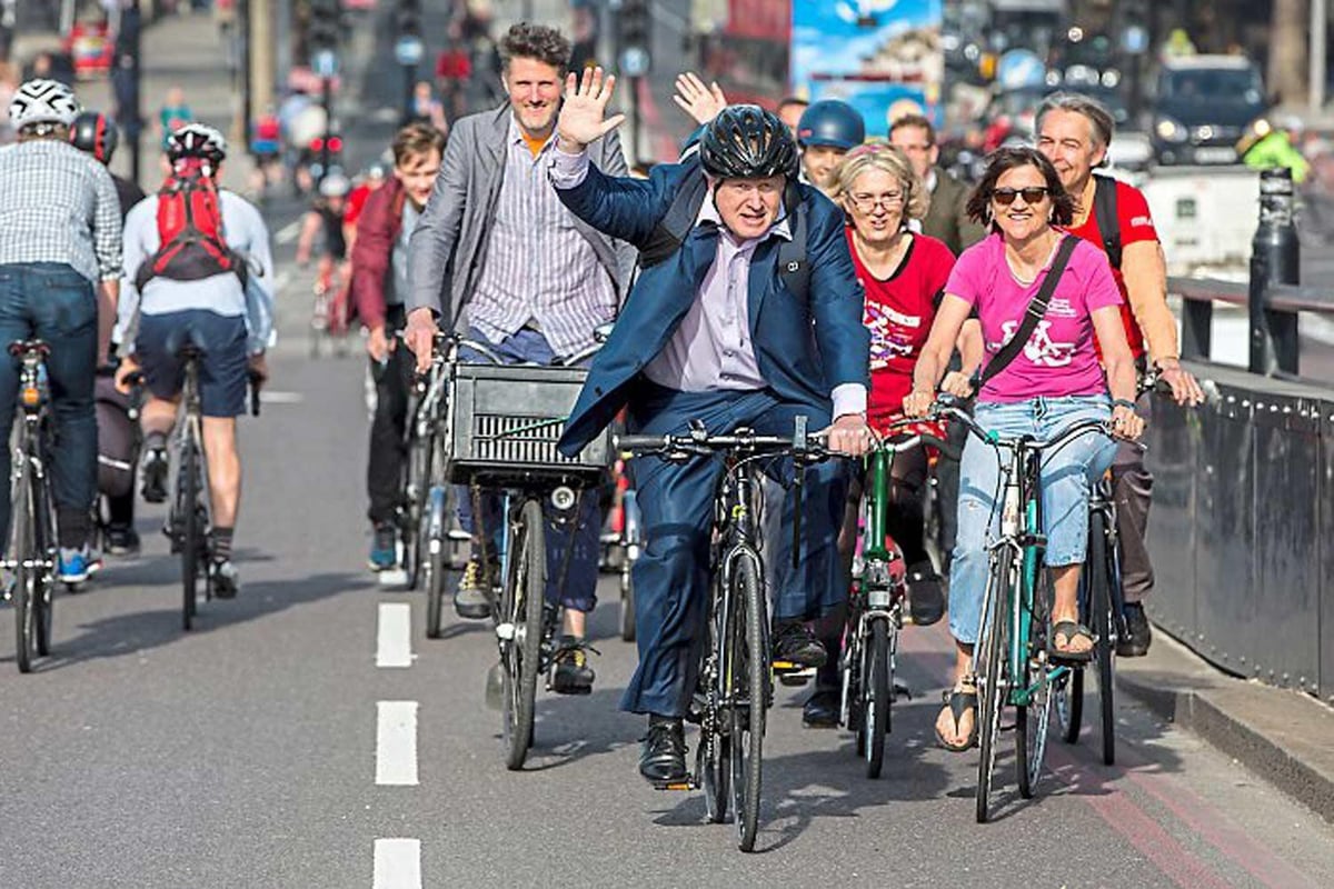 Cyclists make up 70% of Blackfriars Bridge traffic after superhighway built | London Evening Standard
