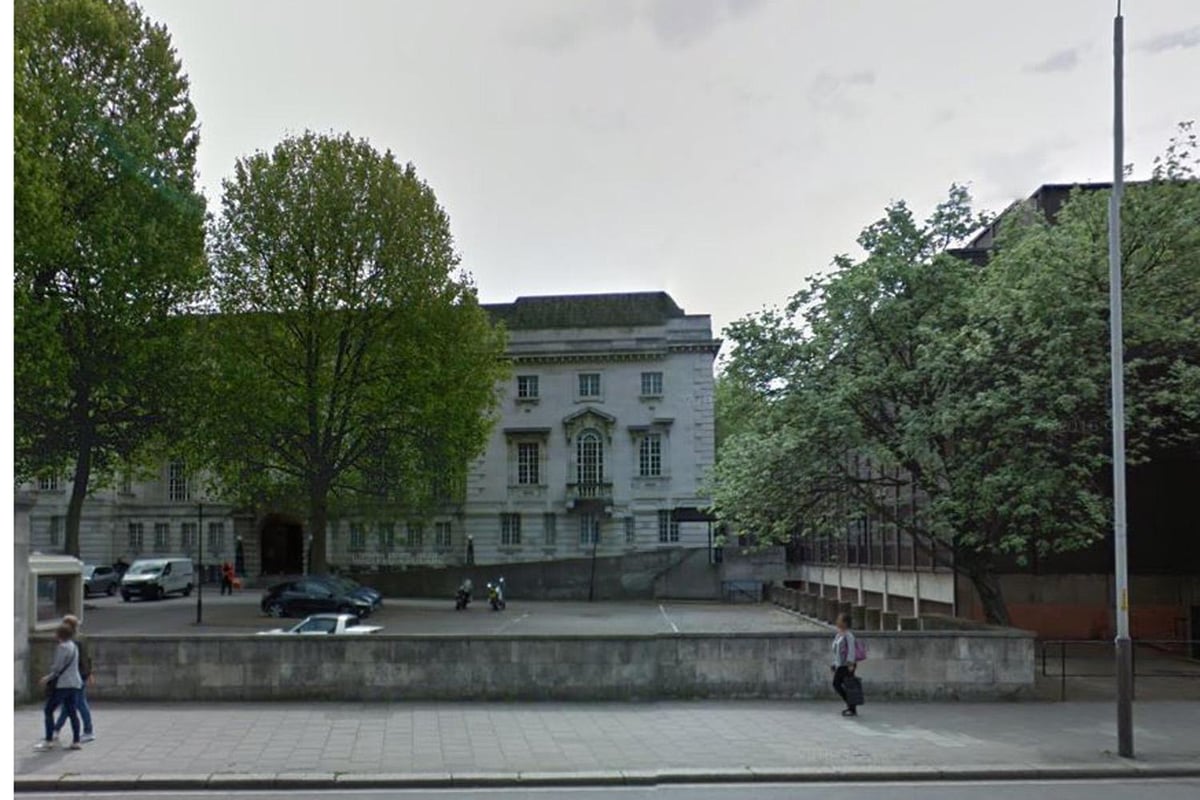 'Disturbing' fetishist performed sex acts in bus stops while looking at women's feet | London Evening Standard