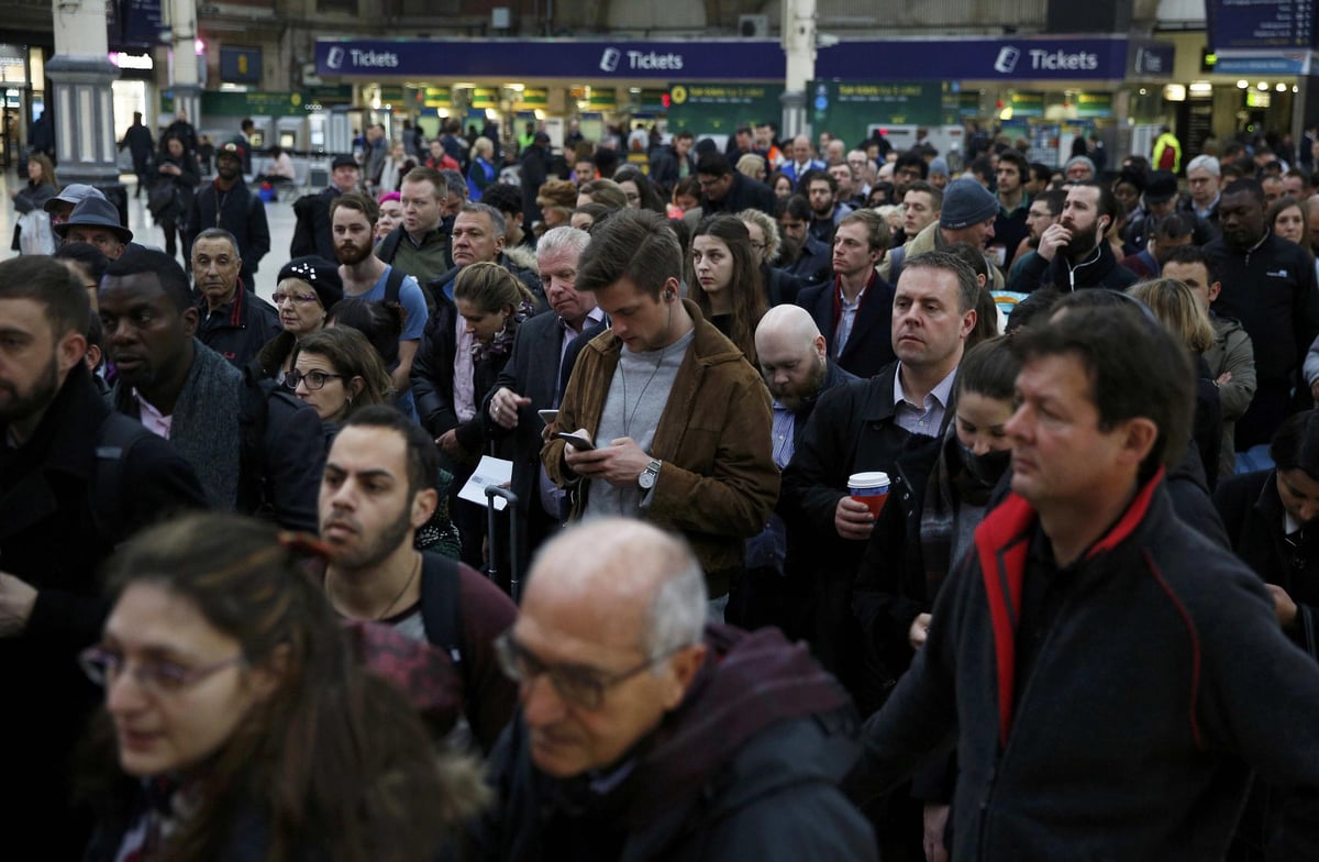 Southeastern and Thameslink delays: Bellingham train derailment leads to rush hour mayhem | London Evening Standard