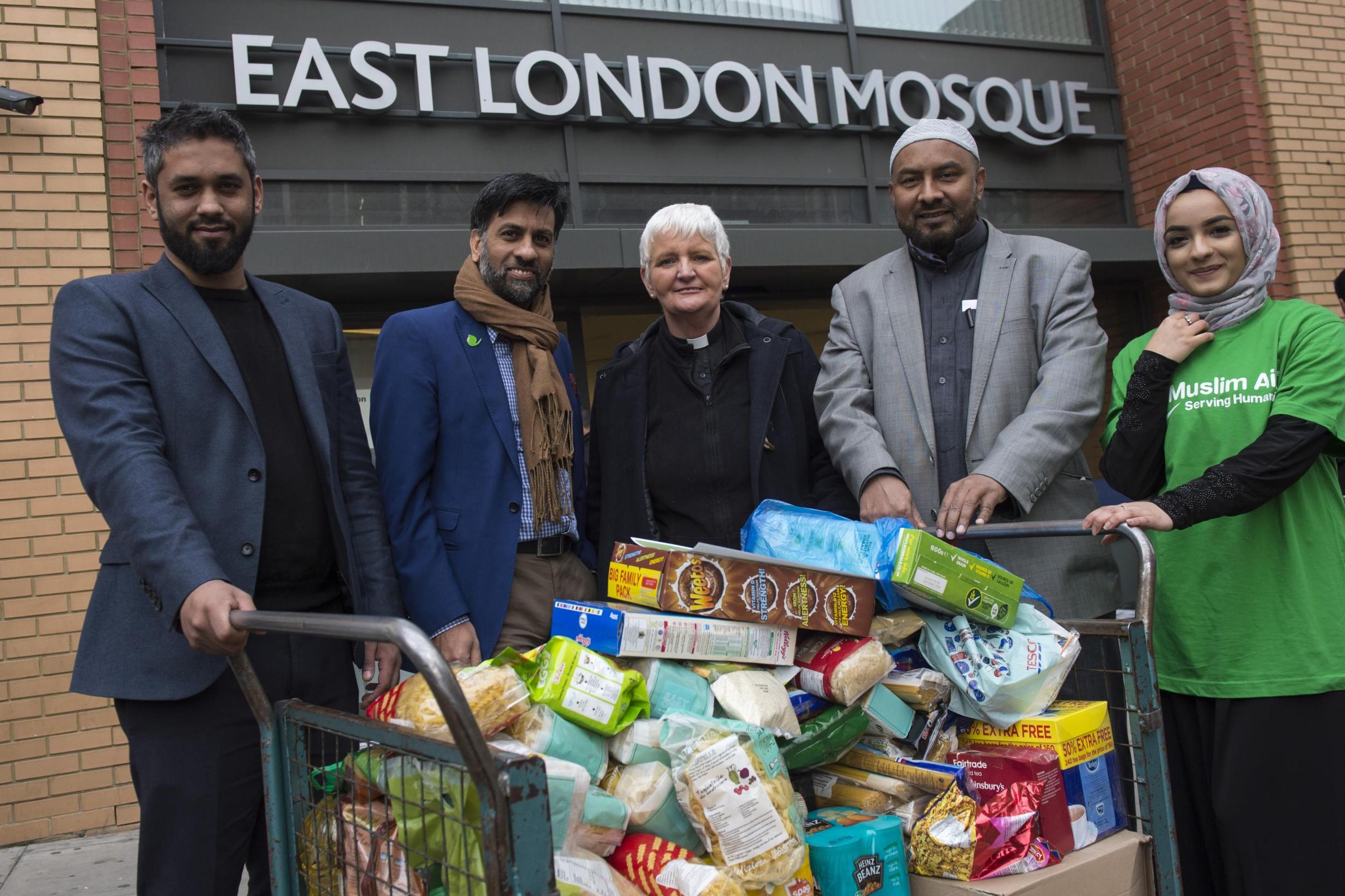 London Muslims donate 10 tonnes of food for homeless at Christmas