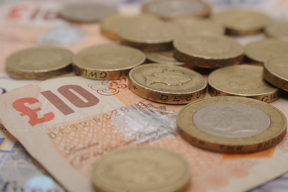 Pound to euro exchange rate: Sterling under pressure as Bank of England slashes growth forecast | London Evening Standard