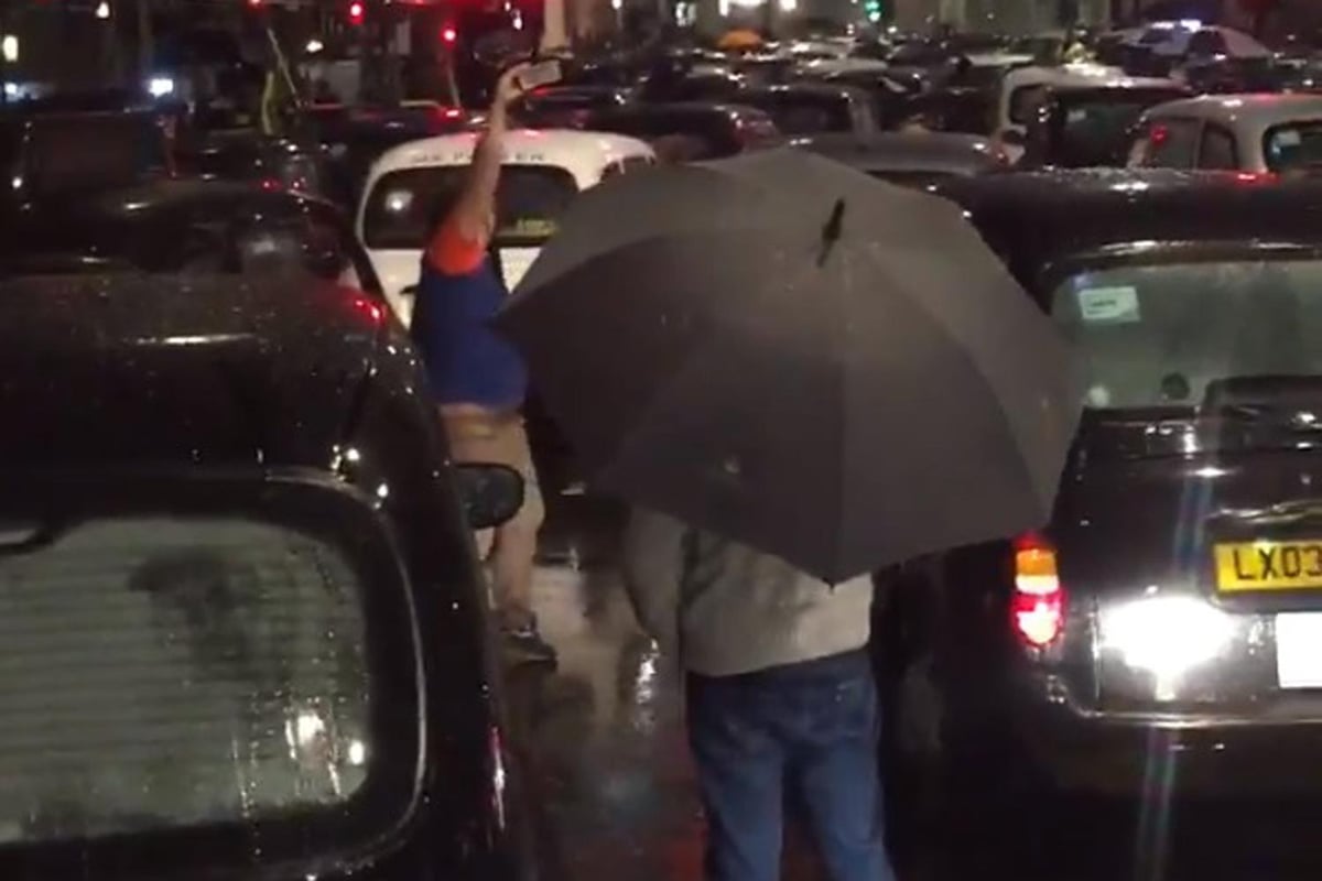 Bank Junction: Black cab drivers bring City of London to a standstill during major rush hour protest as snow lashes capital | London Evening Standard