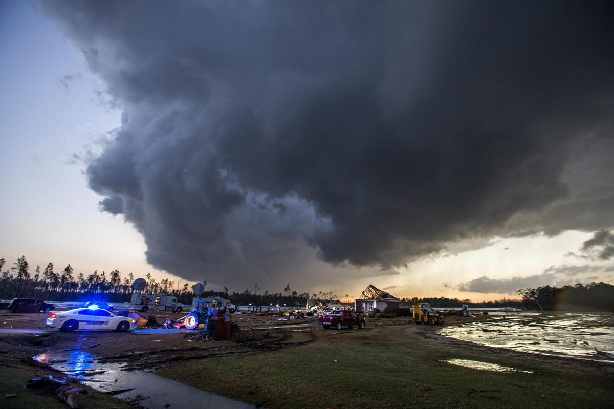 US storms: Scenes of devastation as death toll hits 18 in Georgia and Mississippi | London Evening Standard