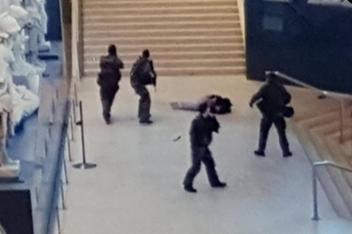 Louvre shooting: soldier opens fire at man with machete in terror alert at Paris museum | London Evening Standard