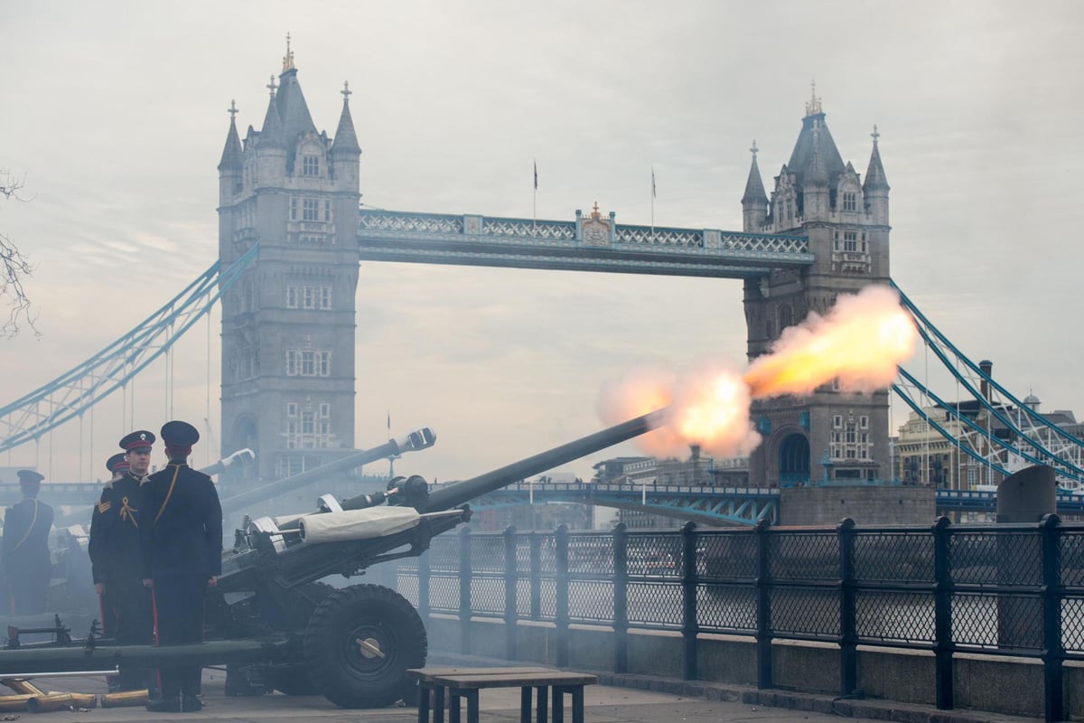 Gun salutes ring out across London to mark Queen's historic Sapphire Jubilee | London Evening Standard