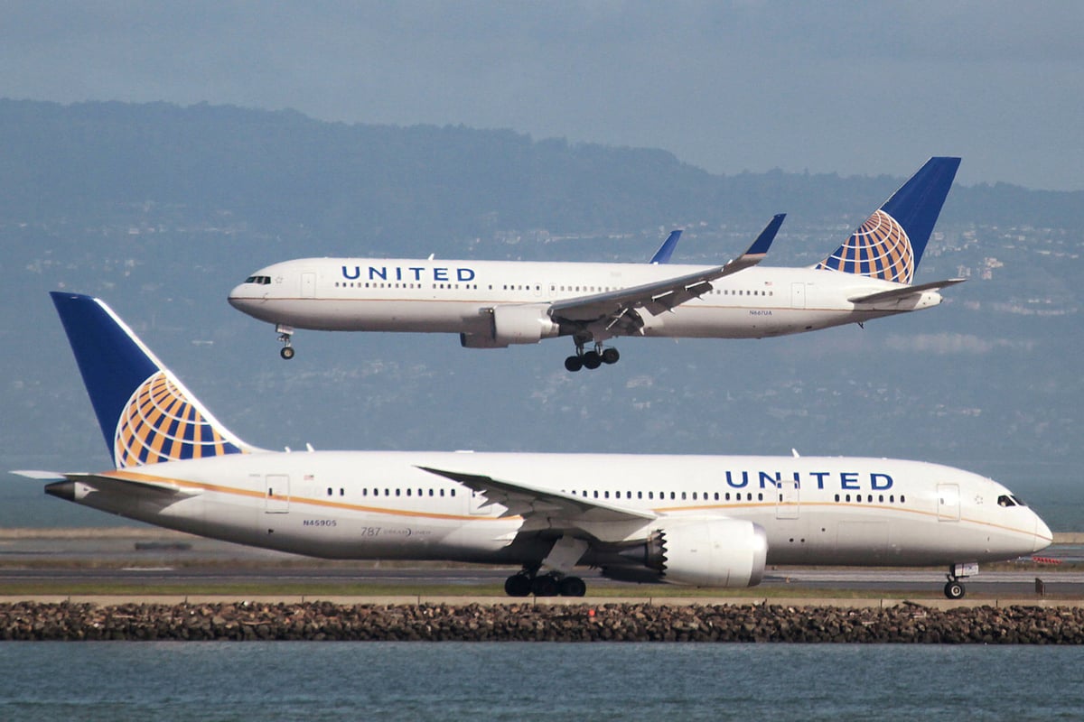 United Airlines apologises after woman claims man 'pleasured himself' beside her on plane | London Evening Standard