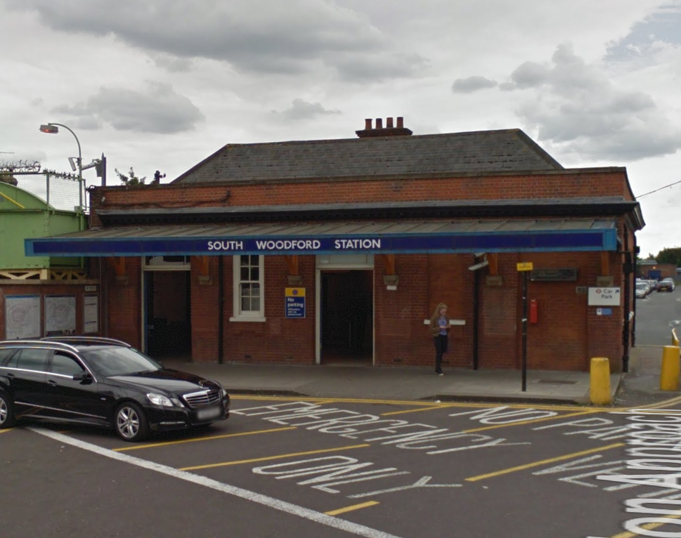 Tube worker attacked by schoolchildren after telling them no bicycles | London Evening Standard