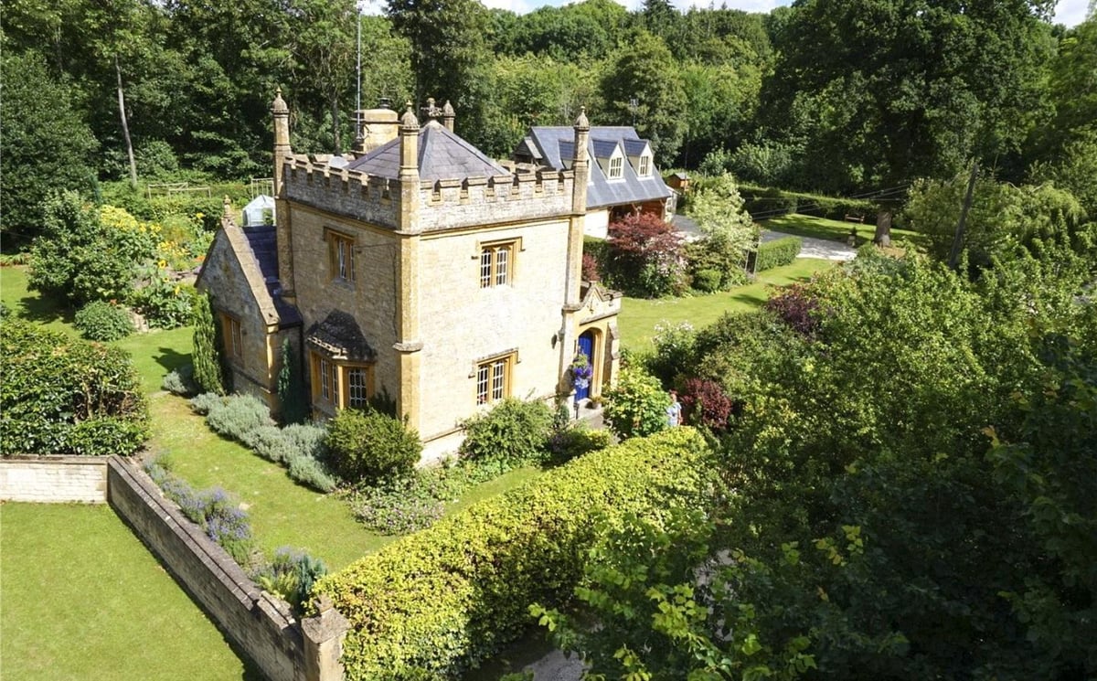 Smallest castle in UK with £550k asking price on sale for same price as a one-bedroom London flat | London Evening Standard