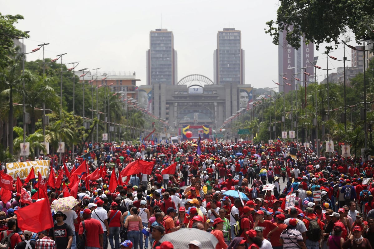 Clashes as tens of thousands protest over Venezuela crisis | London Evening Standard