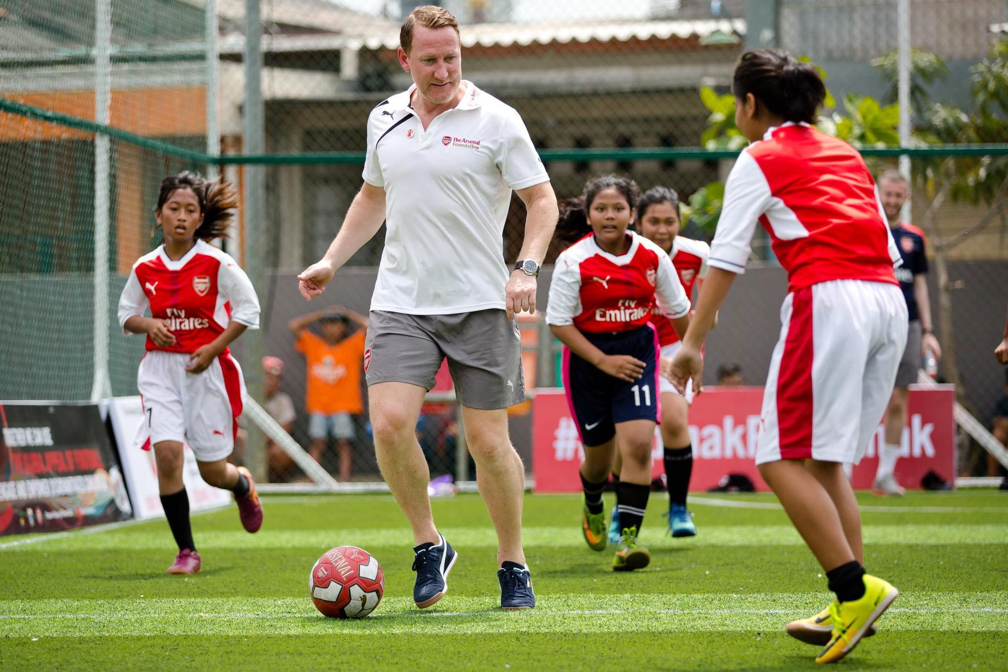 Parlour inspires young Arsenal fans at Foundation launch in Indonesia