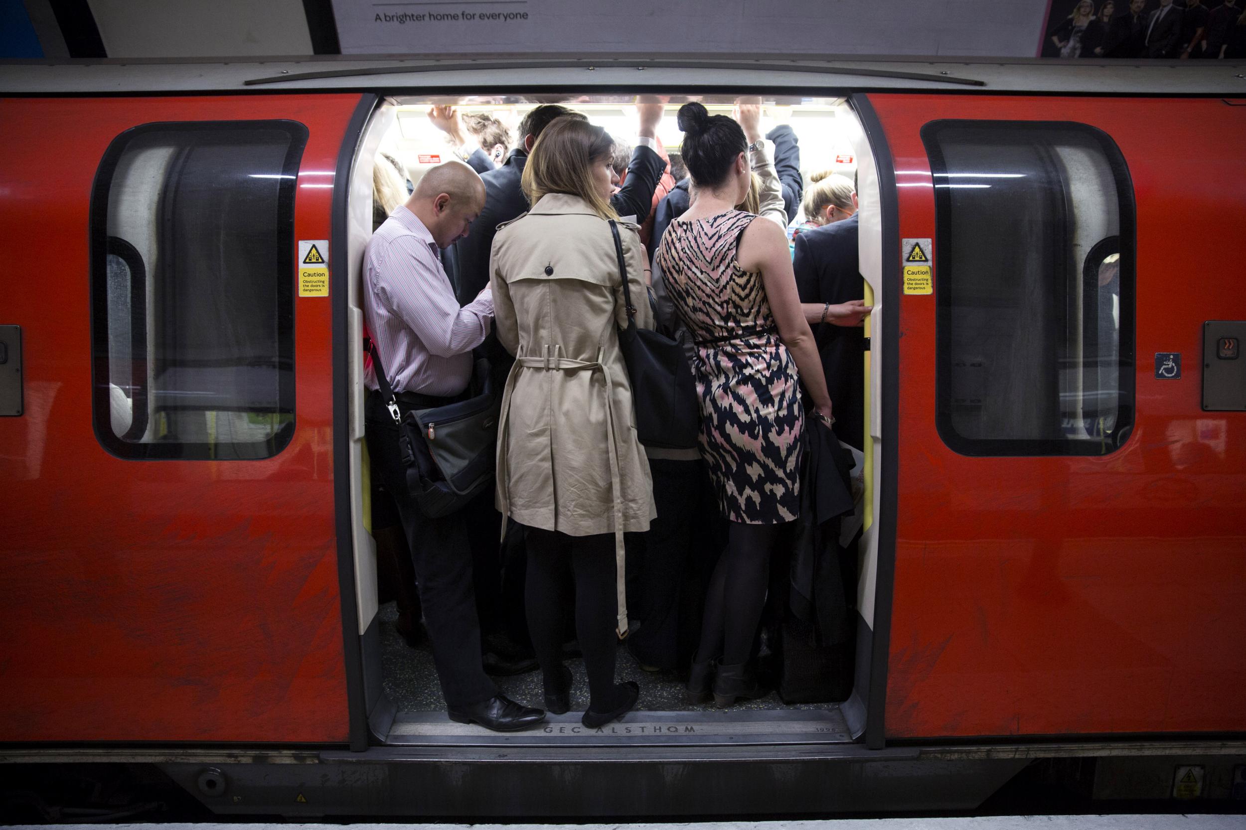 'Don't use Tube's new phone network to gossip', etiquette expert warns