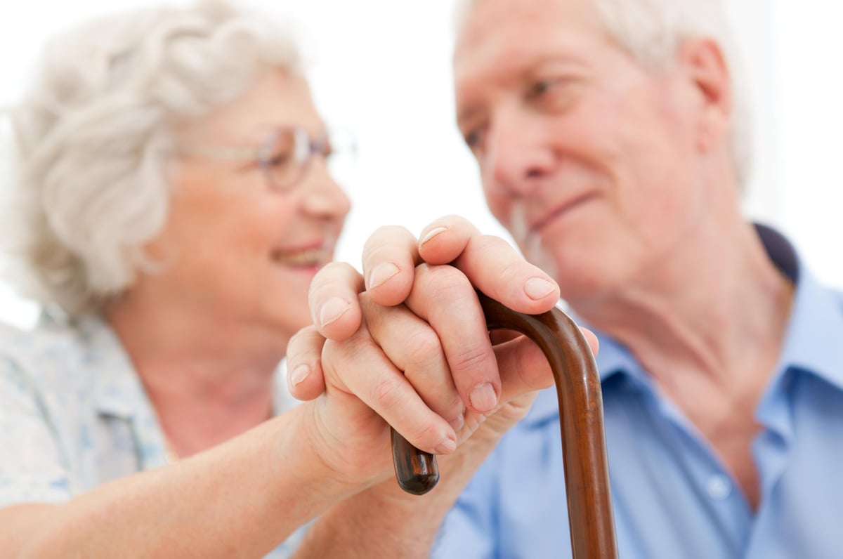 Debrett's gives online dating tips for over 50s from perfecting your profile to kissing on the first date | London Evening Standard