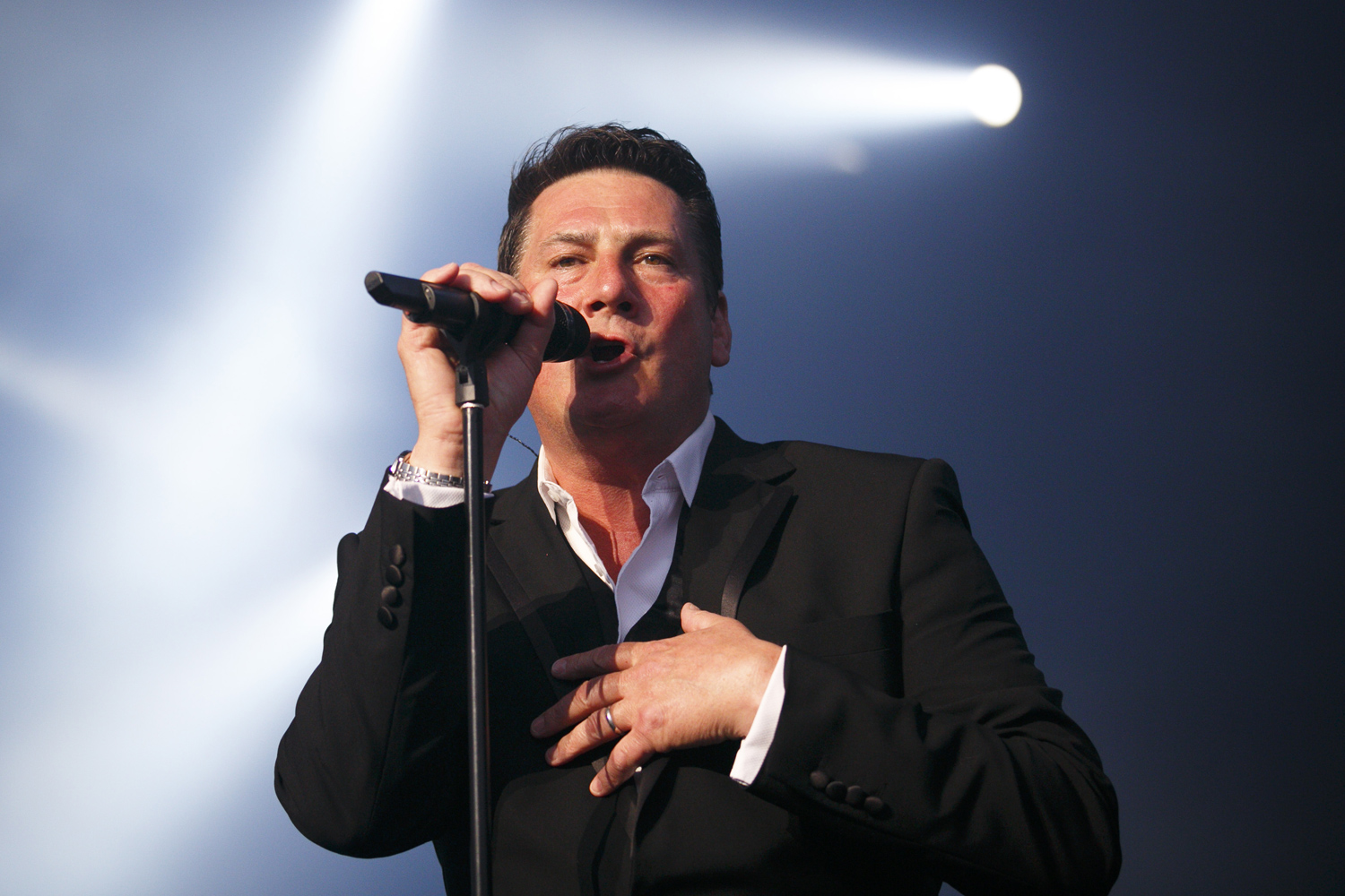 Tony Hadley helps quizzer refused $10k over mispronunciation row