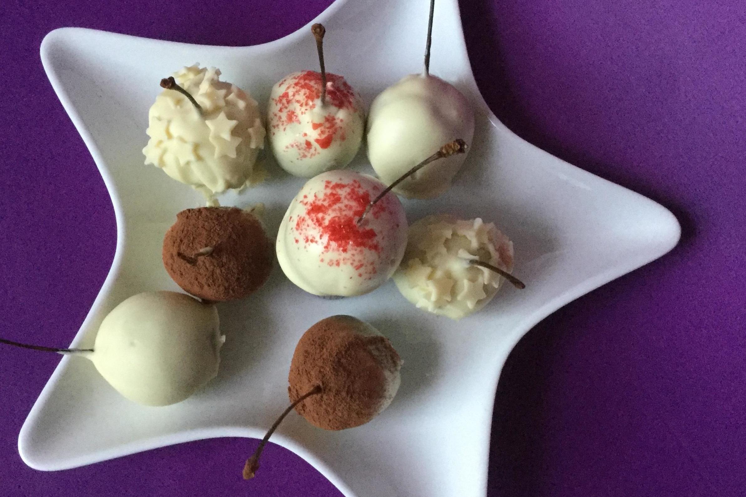 How to make chocolate dipped cherries with a sweet almond filling