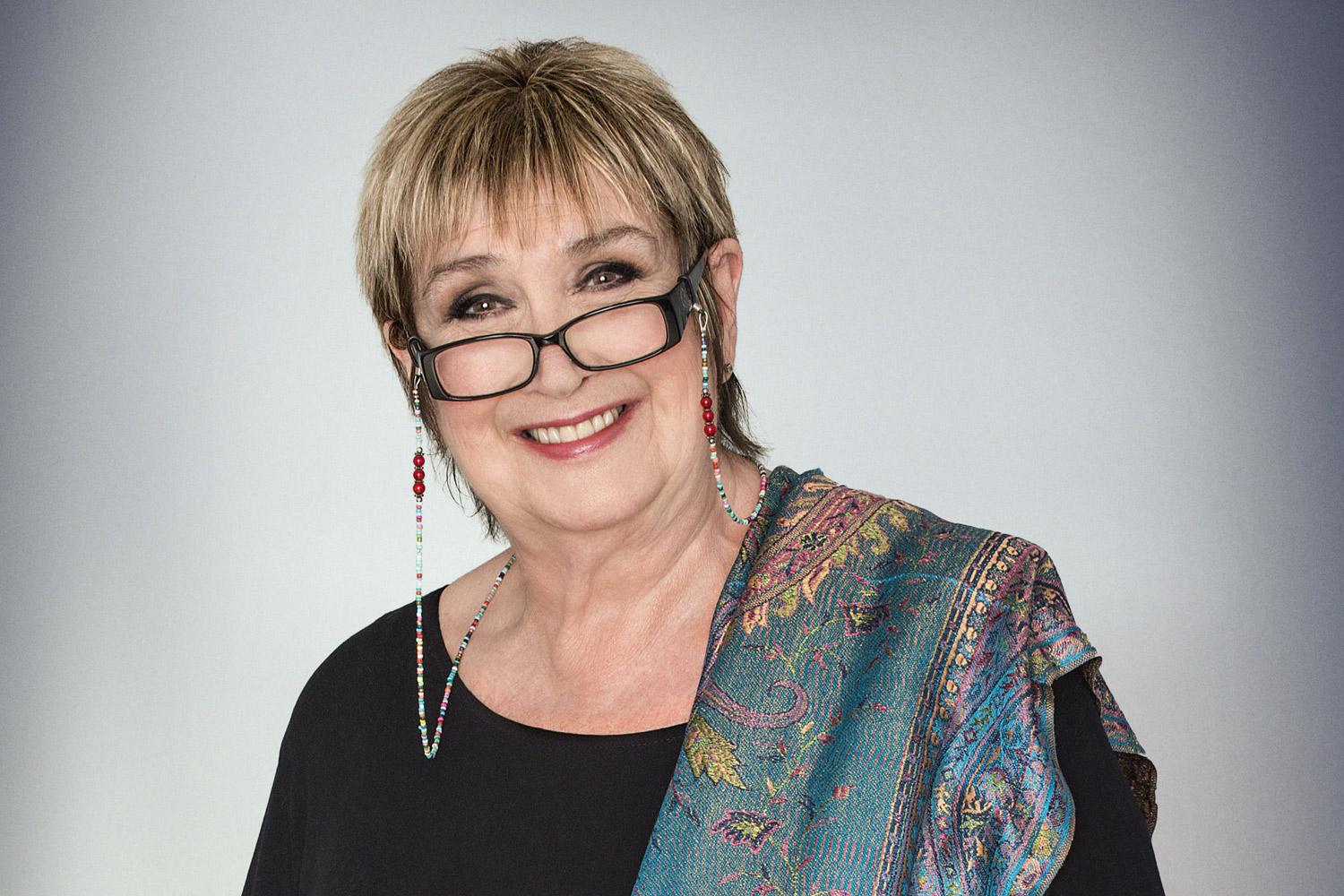 Jenni Murray receives cake from Mary Berry on last Woman's Hour show