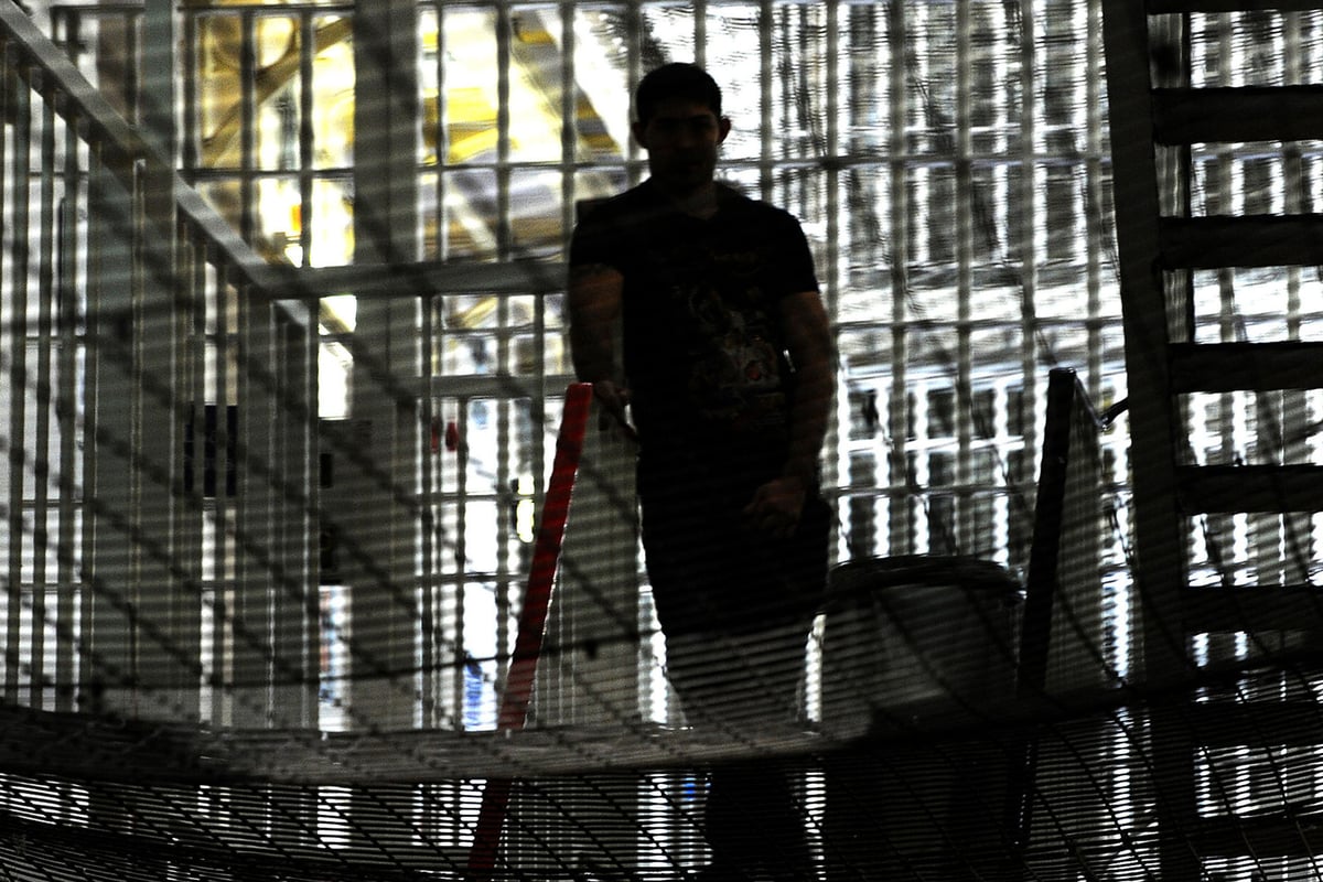 Phones should be installed in prison cells to reduce smuggled mobiles, jail watchdog says | London Evening Standard