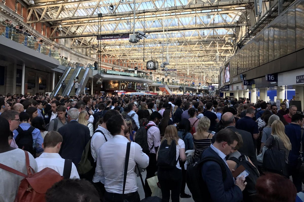 Bank Holiday weekend: Londoners battle to leave capital amid huge tailbacks and rail chaos | London Evening Standard