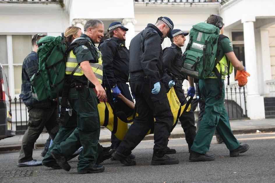 Notting Hill Carnival 2017: Paramedics praised as hundreds treated in scorching heat on street party's first day | London Evening Standard