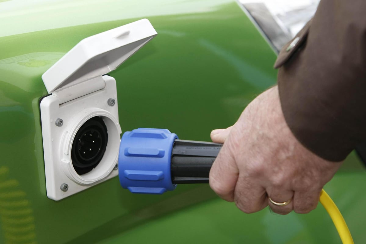 'Charge rage' fears as electric car drivers battle for 'insufficient' charging points in London | London Evening Standard