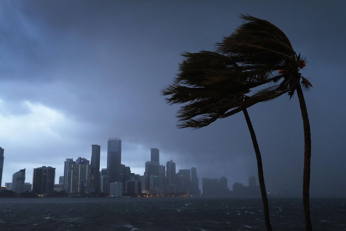 Hurricane Irma: Eye of deadly superstorm makes landfall in Florida as residents brace for devastation | London Evening Standard