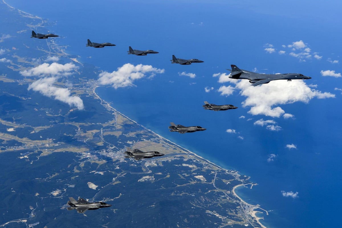 US Air Force bombers fly close to North Korea's east coast in show of military force | London Evening Standard