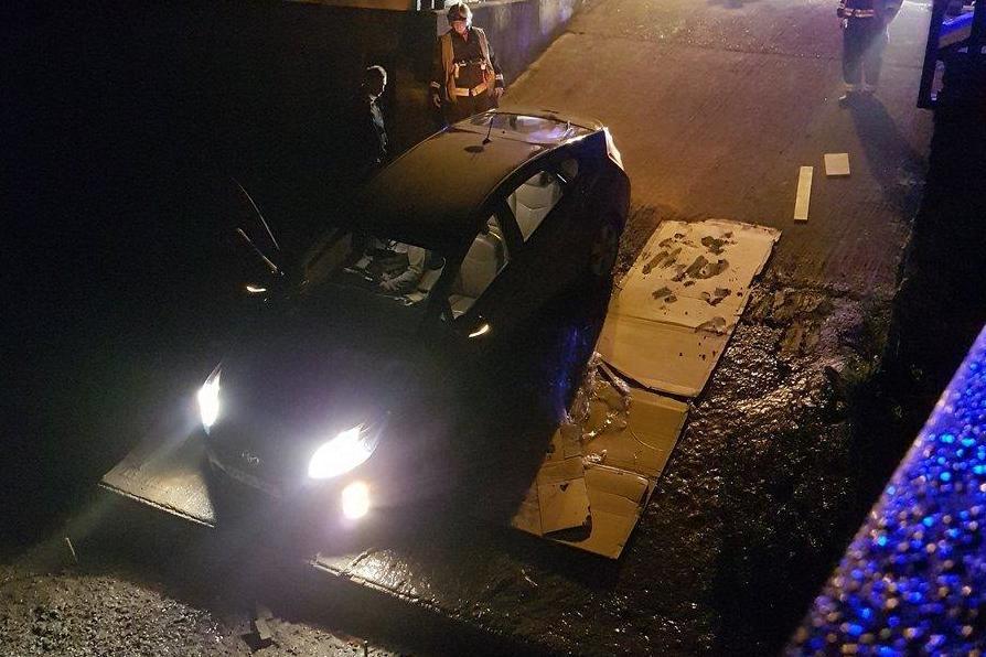Minicab driver has lucky escape after almost plunging into River Thames | London Evening Standard