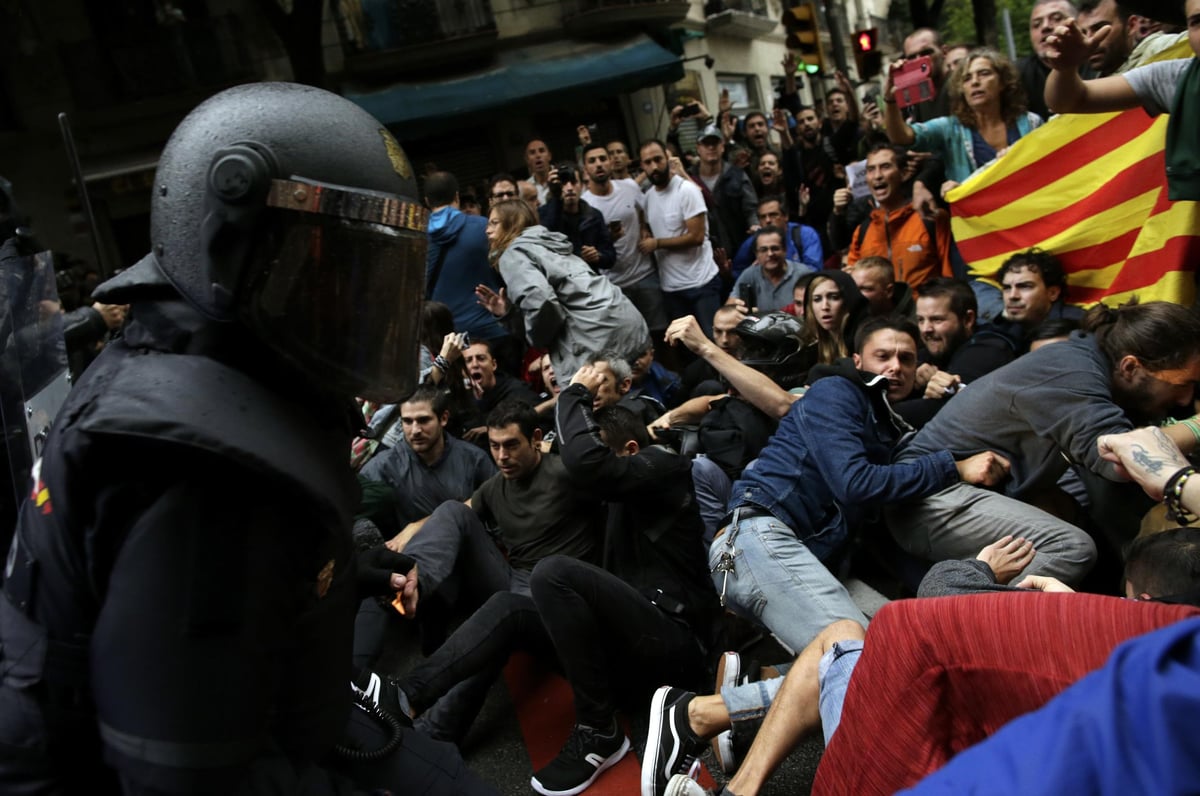 Catalonia referendum: 'Hundreds hurt' as banned independence vote descends into chaos | London Evening Standard