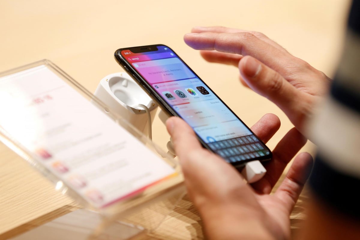 Apple admits student interns worked illegal hours on iPhone X production line | London Evening Standard