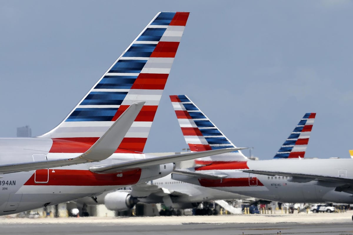 American Airlines apologises after black athletes falsely accused of stealing blankets and kicked off plane | London Evening Standard