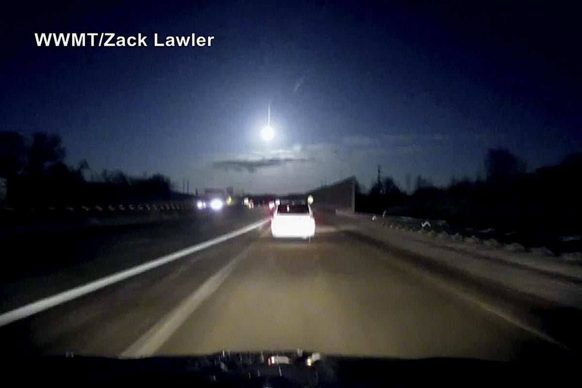 Meteor over Detroit: Incredible dashcam footage shows giant fireball hurtling towards ground before sparking 2.0 magnitude earthquake | London Evening Standard