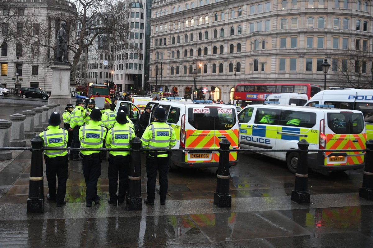 Gas leak in London: Charing Cross and Waterloo stations closed and over 1,400 evacuated from hotels and nightclub due to burst gas main | London Evening Standard