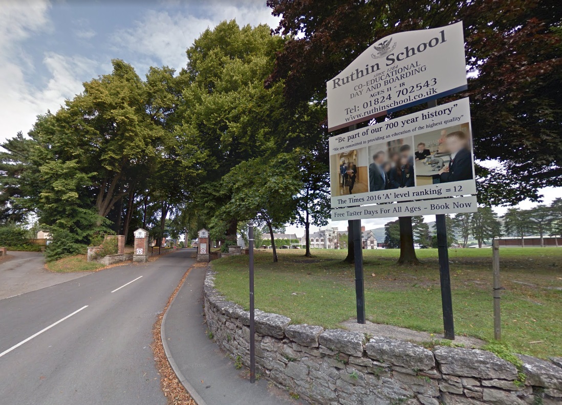 Private school head 'bans pupils from having relationships with each other' | London Evening Standard