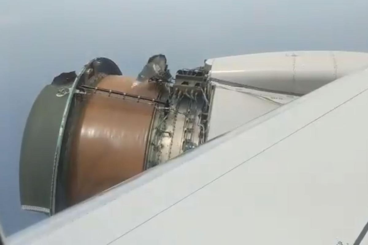 United Airlines plane in emergency landing after engine cover rips off in mid-air over Pacific | London Evening Standard