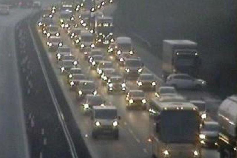 M20 traffic: Part of busy motorway shut after body found on road | London Evening Standard