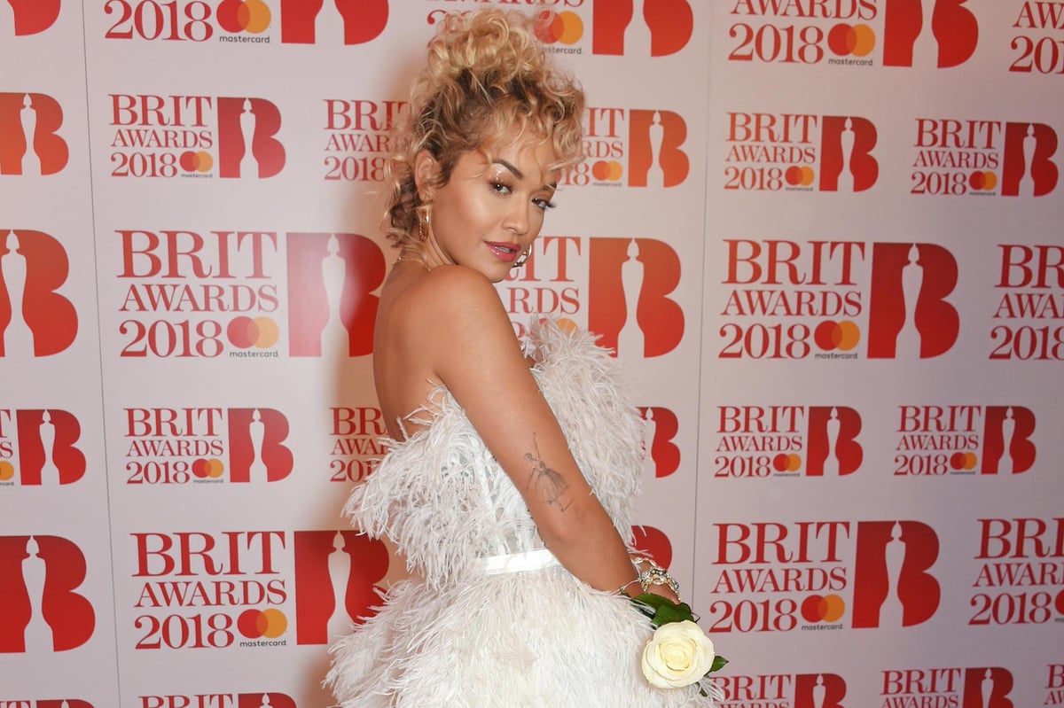 BRIT Awards 2018 attendees wear white roses in show of solidarity with the Time's Up movement | London Evening Standard