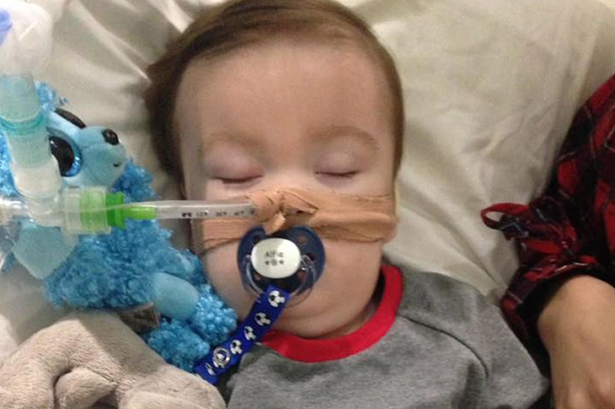 Alfie Evans: Terminally ill toddler granted Italian citizenship as family fights for treatment to continue | London Evening Standard