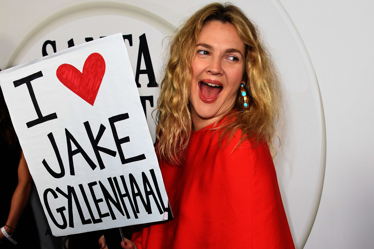 Drew Barrymore holds up 'I love Jake Gyllenhaal' sign
