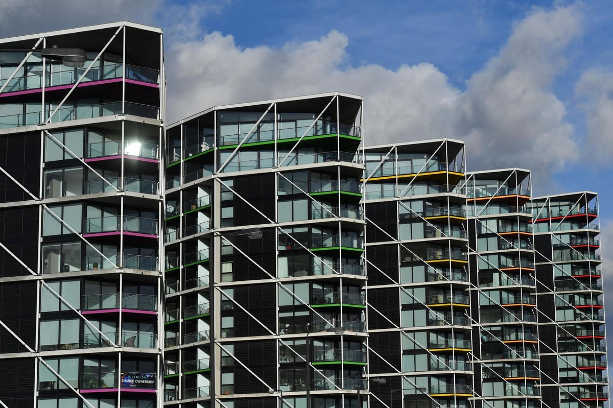 Ambulance chief blames delays in patient transfers on high-rise living | London Evening Standard