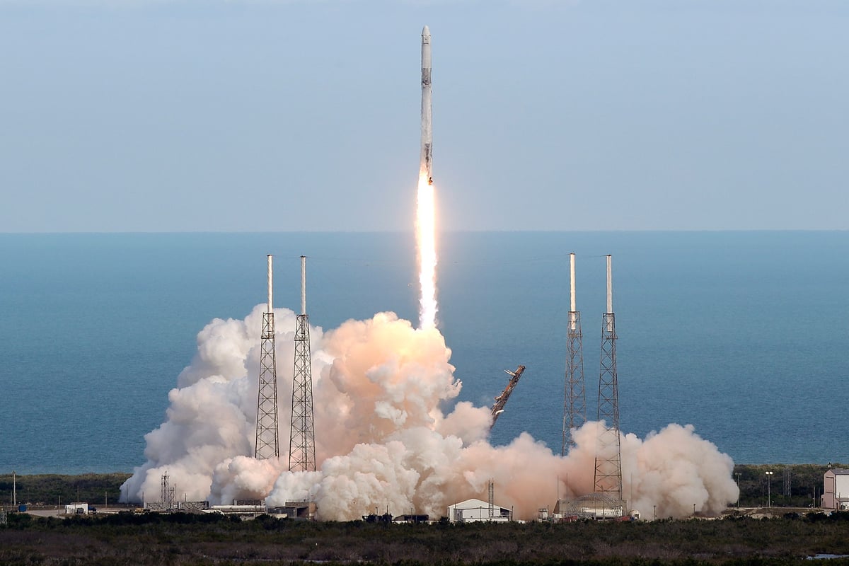 SpaceX CEO Elon Musk plans to use a 'giant party balloon' to bring back parts of rocket | London Evening Standard