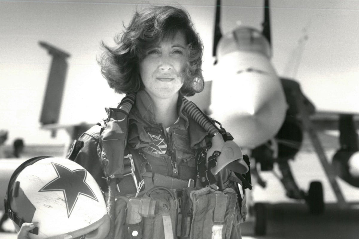 Tammie Jo Shults: Pilot who safely landed Southwest Airlines plane after engine exploded says she was 'just doing her job' | London Evening Standard