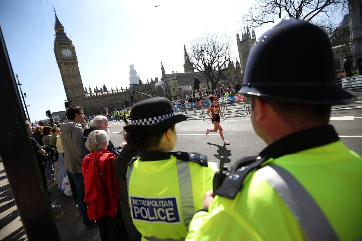 London Marathon: Armed police to be deployed and vehicle barriers installed as Met ramps up security | London Evening Standard