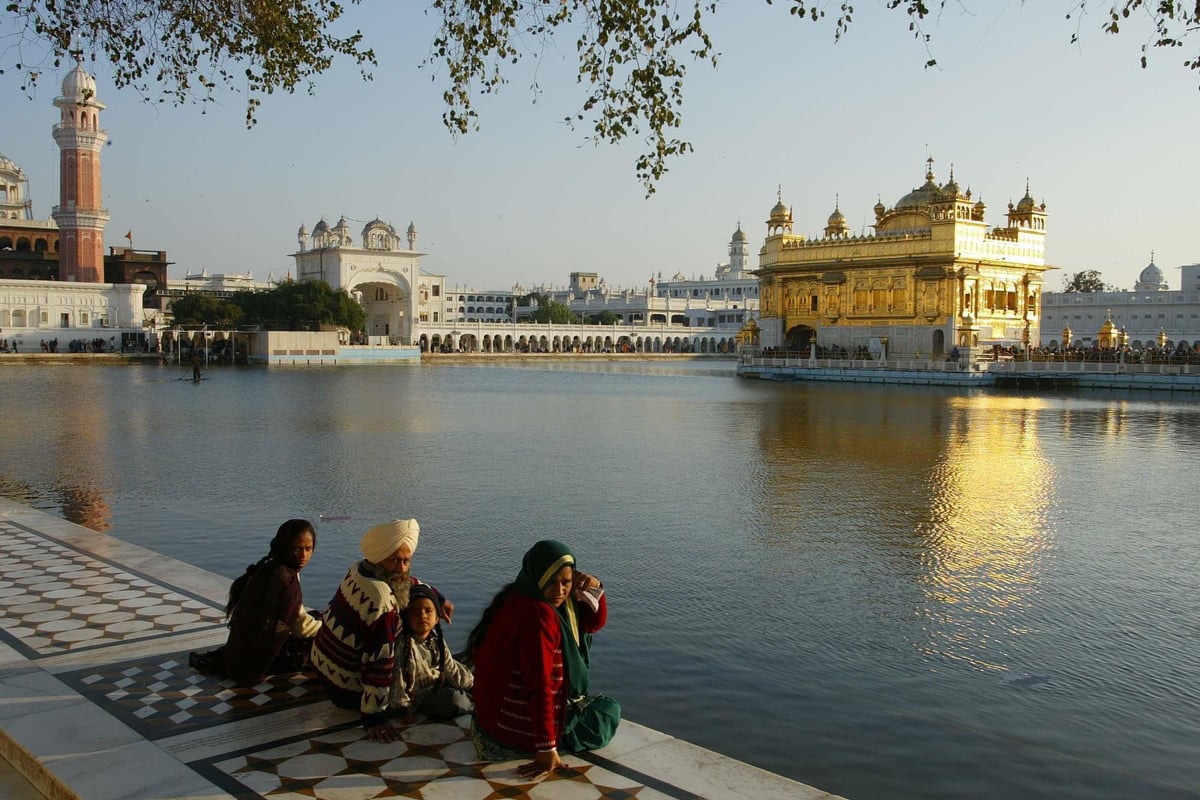 Foreign Office diplomat apologises over 'remarkable' gaffe calling sacred Sikh temple the 'golden mosque' | London Evening Standard