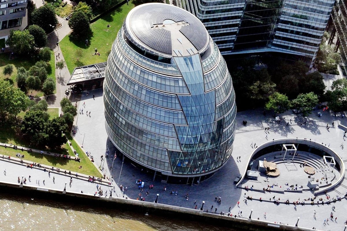Pay gap cut to near zero at City Hall but men still earn £6 an hour more at TfL | London Evening Standard