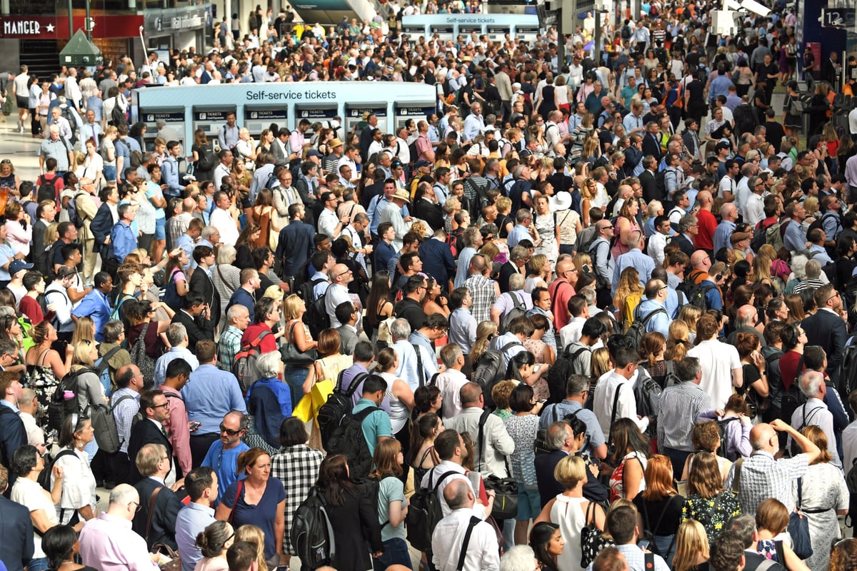 South Western Railway train delays: Waterloo commuters facing more travel chaos as speed restrictions remain in place as heatwave continues | London Evening Standard