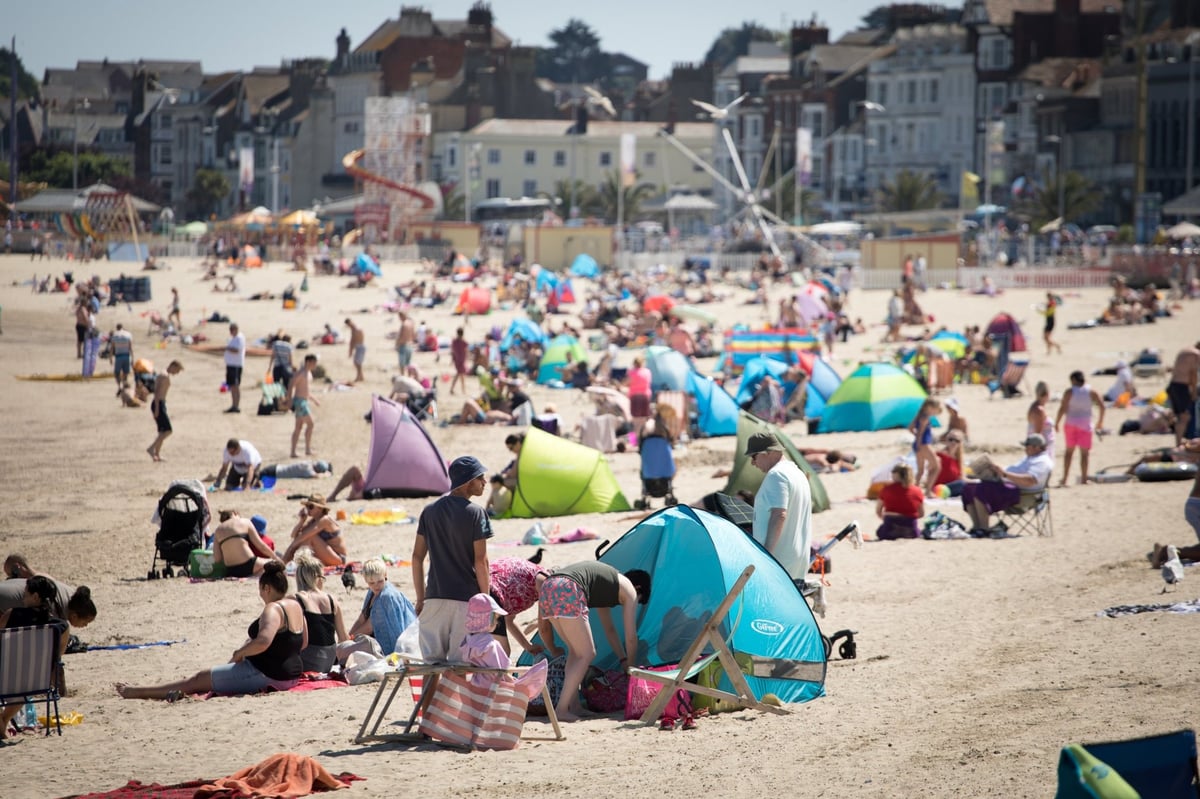 UK weather news: Heatwave grips Britain as rail services go into meltdown and health alerts issued | London Evening Standard
