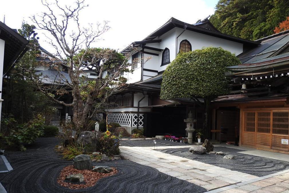 'Buddhist monk' hits back at Western tourists for leaving bad reviews about 1000-year-old temple in Japan | London Evening Standard
